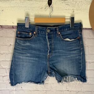 Levi’s Wedgie Medium Wash Button Fly High Rise Raw Edge Jean Shorts Size 29